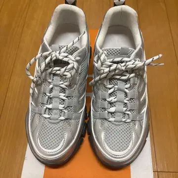 ADAMASTE 실버 스니커즈