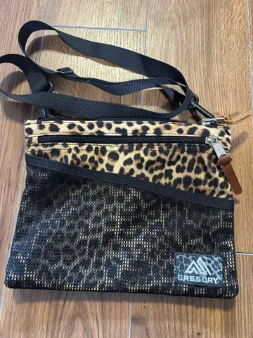 거의 새상품 그레고리 레오파드 사코슈 레오파드 무늬