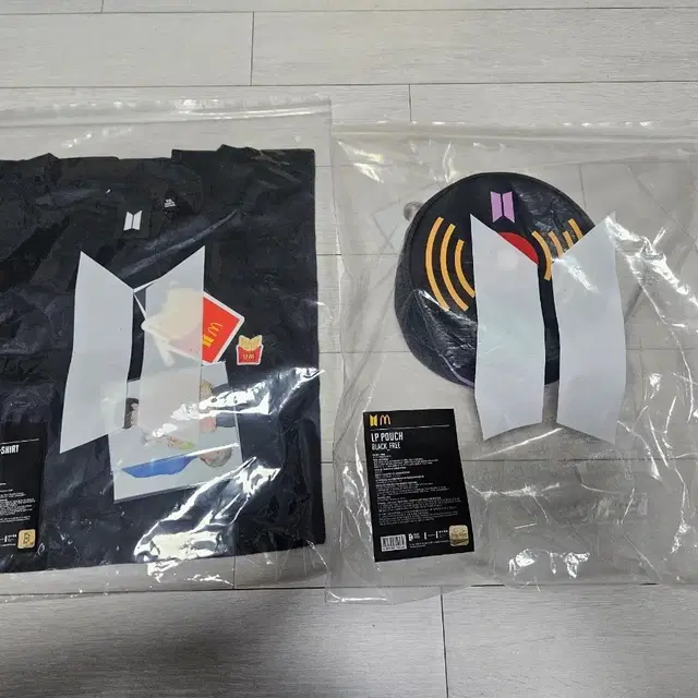 방탄소년단 BTS 맥도날드 콜라보 티셔츠 + LP 파우치