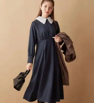 alotta 레이스 카라 부착 A라인 롱 원피스 네이비