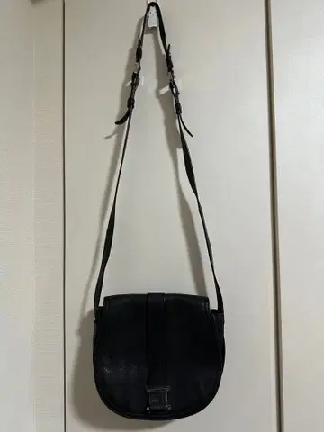 Max&Co 블랙 가죽 숄더백