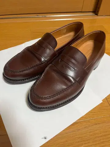 잘란 스리위자야 브라운 가죽 로퍼