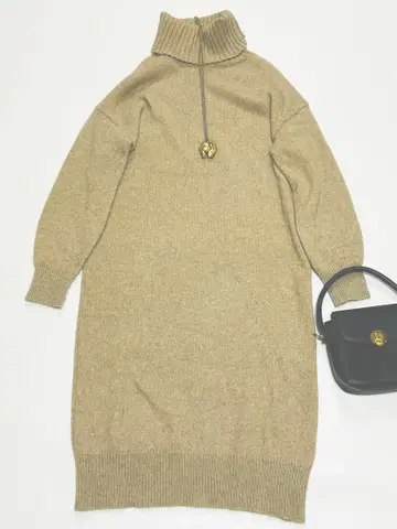 [ 어반 리서치 ] 베이지 니트 원피스 울 폭스 혼방 보송보송