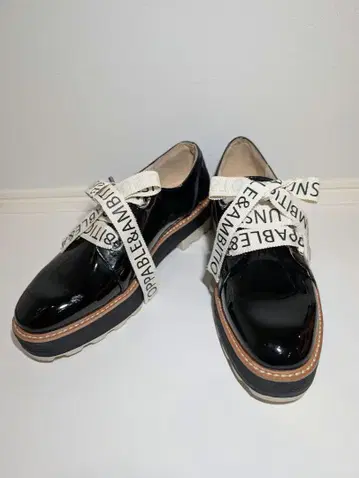 인기 ZARA 자라 블랙 에나멜 로퍼 37