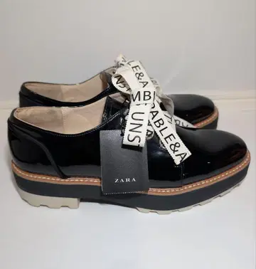 인기 ZARA 자라 블랙 에나멜 로퍼 37