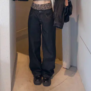 emmy 더블 허리 레오파드 데님 팬츠