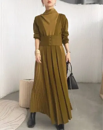 AMERI SIDE PLEATS KNIT DRESS