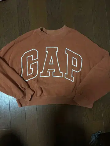 GAP 로고 맨투맨 브라운 오렌지 M 사이즈 크롭