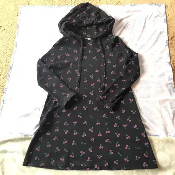 케이티 체리 패턴 후드 부착 미니 원피스