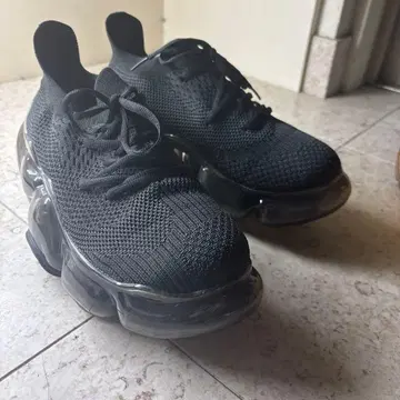 그라운즈 스니커즈