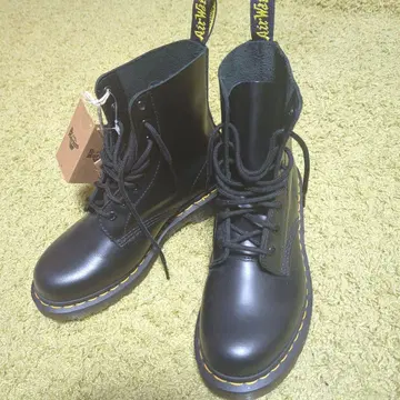 닥터 마틴 블랙 8홀 새상품 24cm