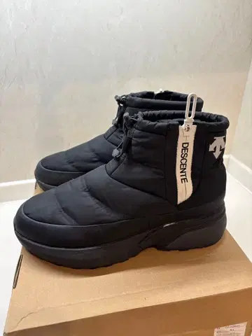 DESCENTE 블랙 다운 부츠