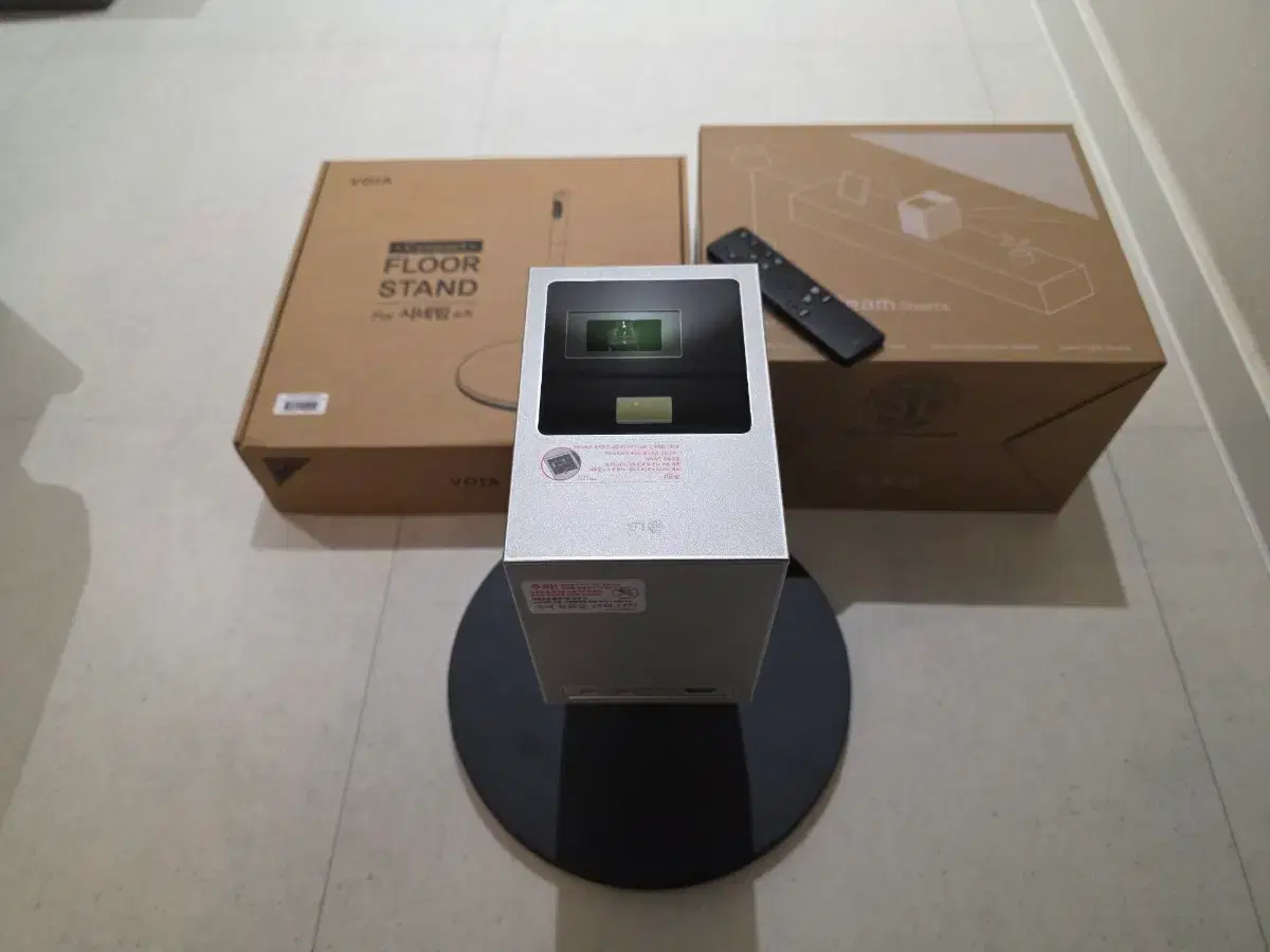 LG CineBeam Shorts 4K Projector PU615U