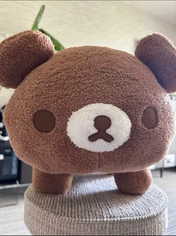 리락쿠마 차이로이코구마의 네 발 봉제 인형 XL 프리미엄