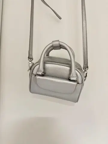 stand oil 실버 핸들 포함 숄더백