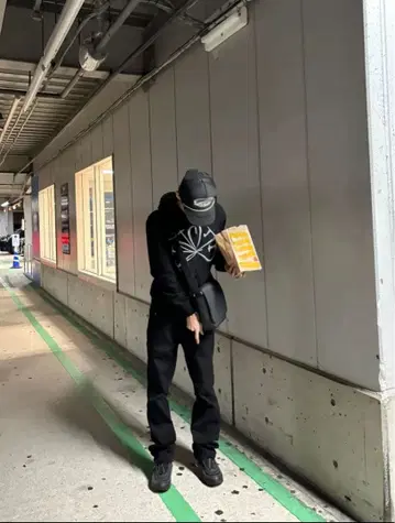 lacoste 슬림 플랩 사첼백 블랙