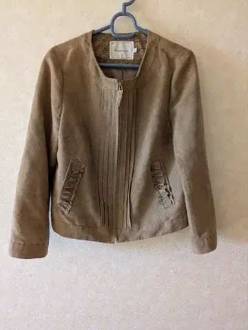 쿠튀르 브로치 노칼라 베이지 자켓