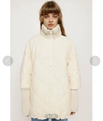 SLY 퀼팅 나일론 스탠드 탑스 아이보리