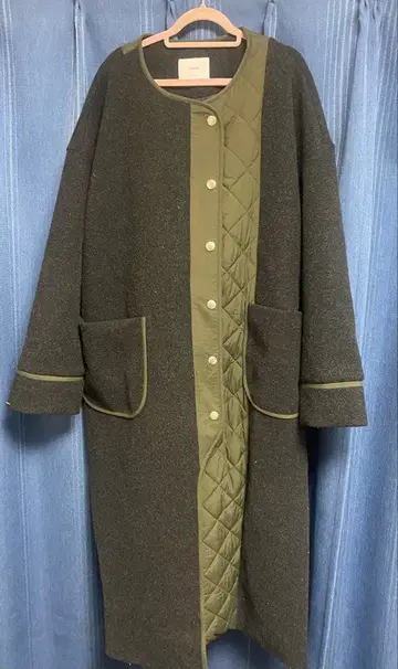 디스코트 [ F ] 절개 퀼팅 노카라 롱 코트 아우터 코트