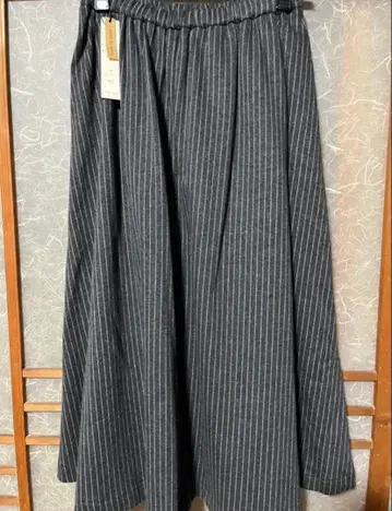 아이보리 비즈 스커트 스트라이프