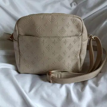 [ Dailyrusset ] 엠보 숄더백 베이지