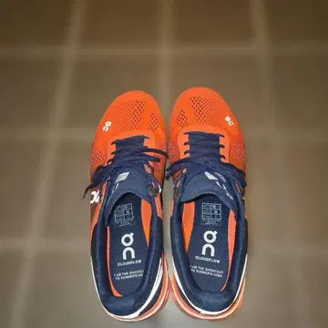 온 클라우드플로우 오렌지/네이비 스니커즈