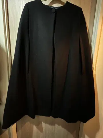 ZARA 블랙 케이프 스타일 코트