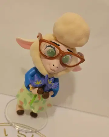 주토피아 플라워 월드 피규어 벨웨더 부시장