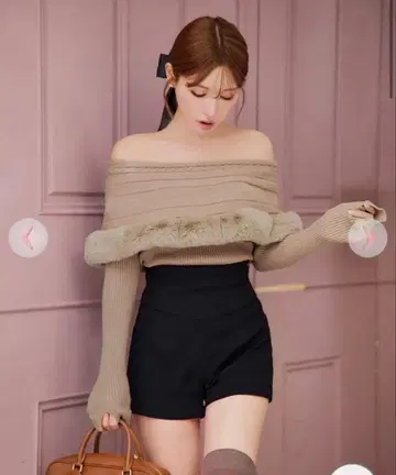 Rady 오프숄더 케이블 퍼 니트탑 쿠로사키 미사