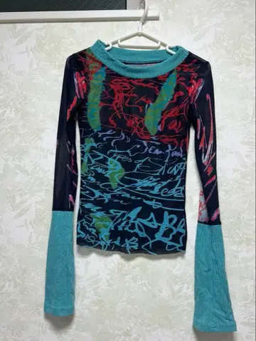 멀티 컬러 그래픽 프린트 긴팔 상의