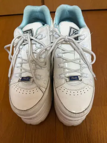 Yasuko 화이트 플랫폼 스니커즈