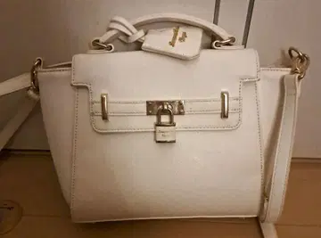 Samantha Thavasa 화이트 숄더백