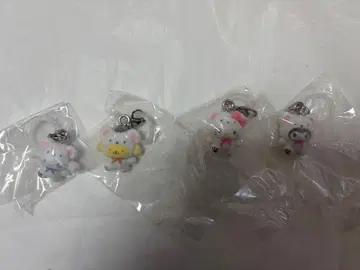 메지루시 액세서리 복슬복슬 스노우 산리오 쿠로미 키티 시나몬 푸딩