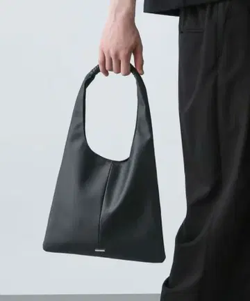 HARE SMALL 삼각 토트 토트백