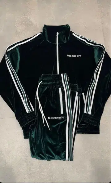 SECRET 벨로아 셋업 그린 M 사이즈