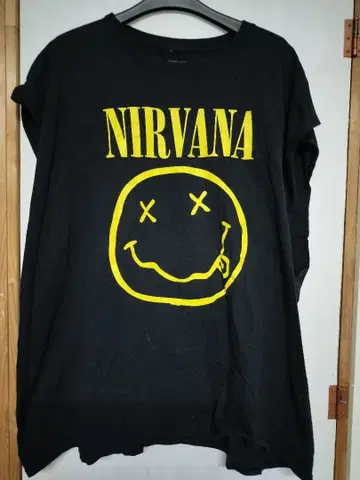 NIRVANA 스마일리 닐바나 밴딩 슬리브리스