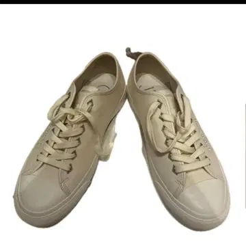 JIMMY CHOO 베이지 스니커즈 수납 가방 포함