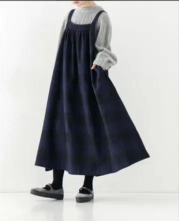 네스트로브 울코튼린넨 블록 체크 오버롤 스커트 네이비