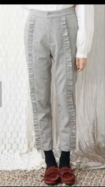 merry jenny 프론트 프릴 테이퍼드 팬츠