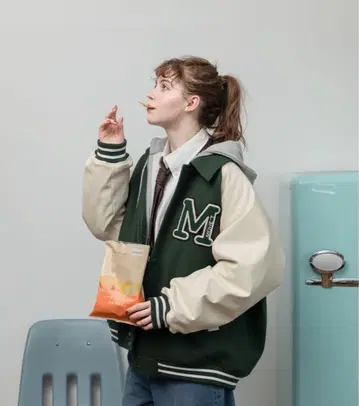 M 로고 자수 바시티 자켓 그린/아이보리 L 사이즈