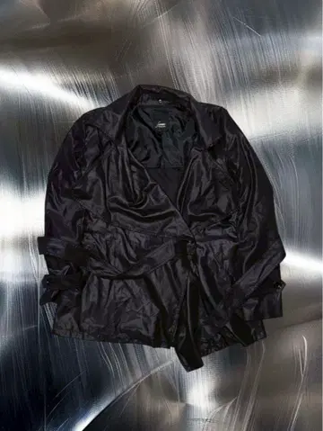 'TORNADO MART femme' 블랙 랩 스타일 코트