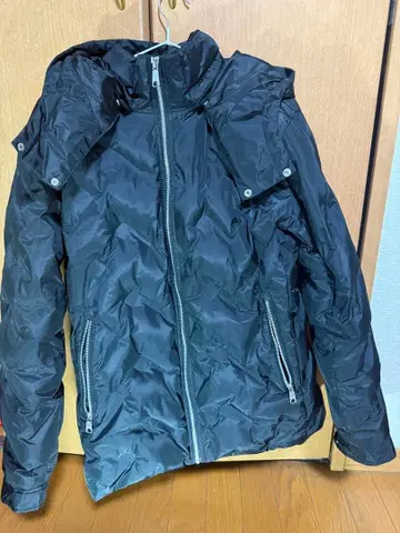 블랙 다운 자켓 후드 부착