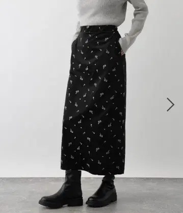 FOUND GOOD 벨로아 자수 타이트 스커트 새상품