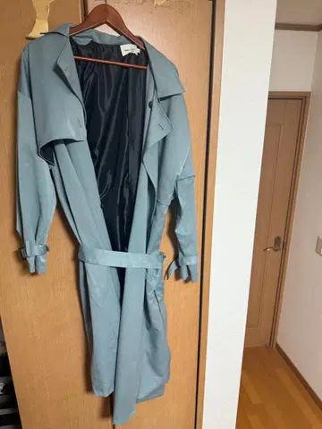 스모크 블루 트렌치코트 허리 벨트 포함