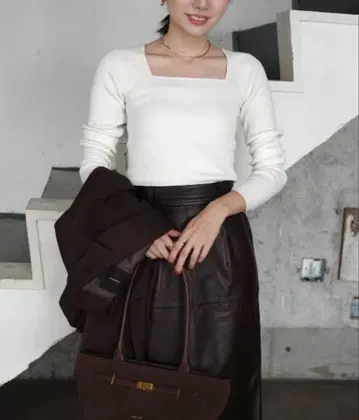 아뉴앙스 실크 캐시미어 블렌드 데콜테 리브 니트 아이보리