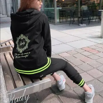 Rady 후드 부착 블랙 자켓