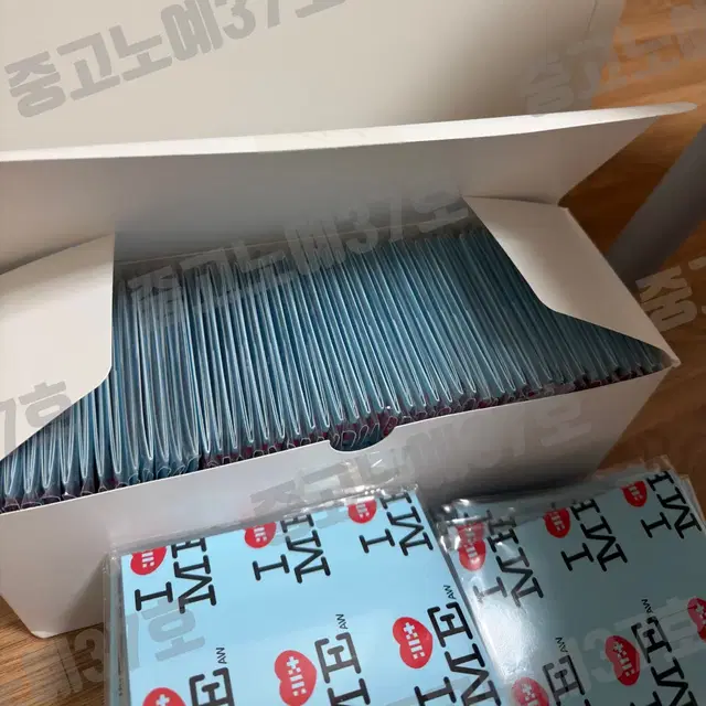 아일릿 싱글 1집 미개봉 앨범 50장 위버스반 현물 포카 대량 공방