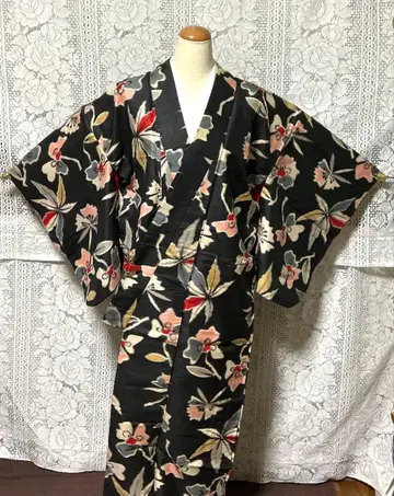 [ 앤티크 ] 다이쇼 로망 명선 앤티크 기모노 순수 실크 블랙 베이스