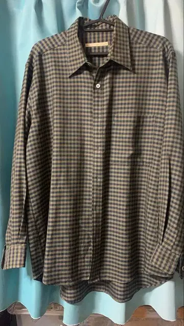 그린 계열 체크 무늬 긴팔 셔츠