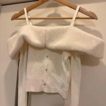 RESEXXY 리젝시 오프숄더 니트